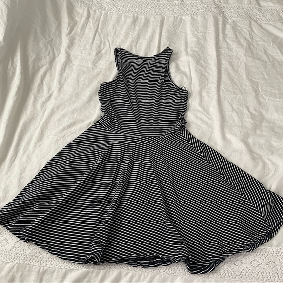 MINKPINK XS Black & White Striped Skater Dress Mini - Picture 5 of 5